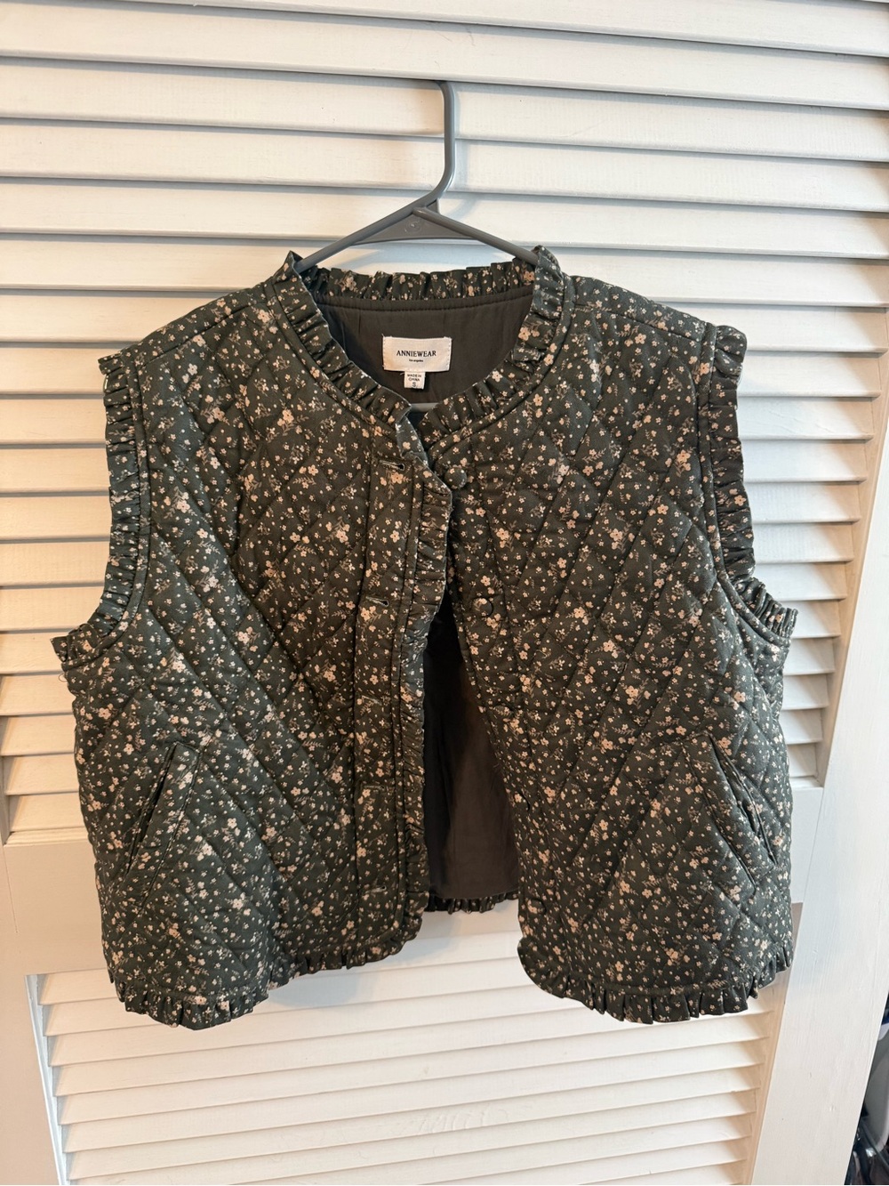 Annie Floral Quilted Ruffle Neck Vest in Dark Green and Cream